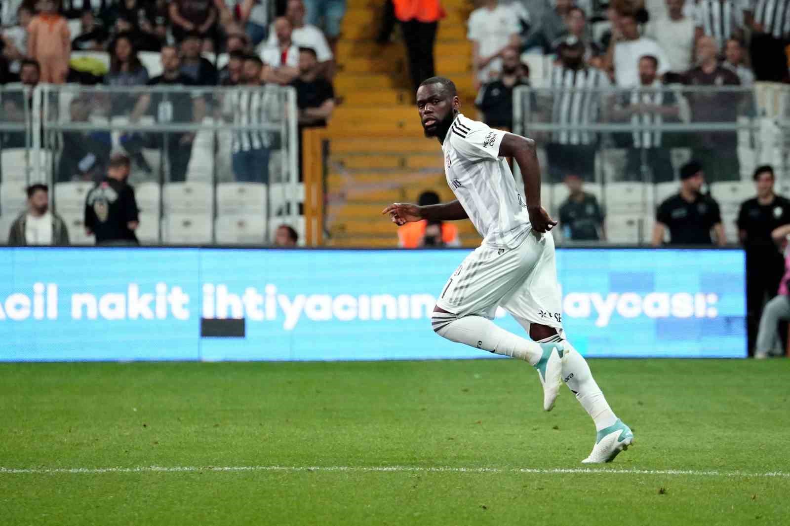 besiktas-jean-onana-ile-yollarini-ayirdi