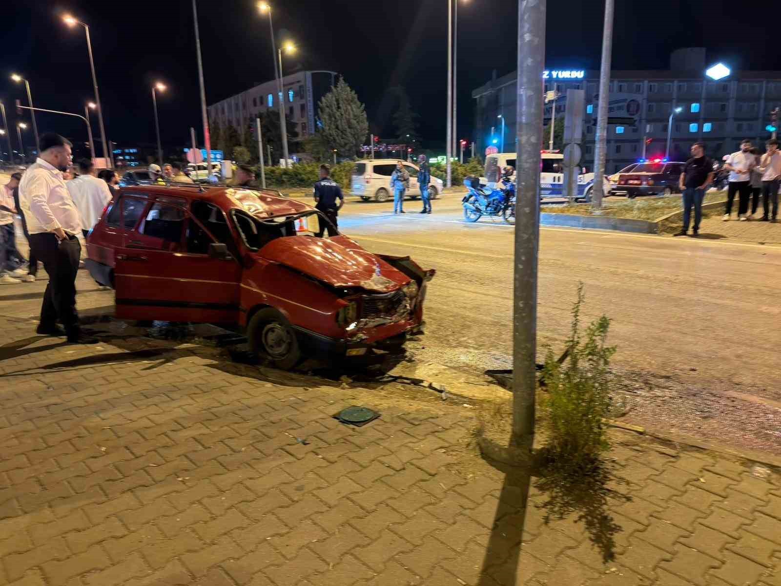 kirmizi-isikta-dehset-genc-motosikletli-36-5-metre-suruklendi