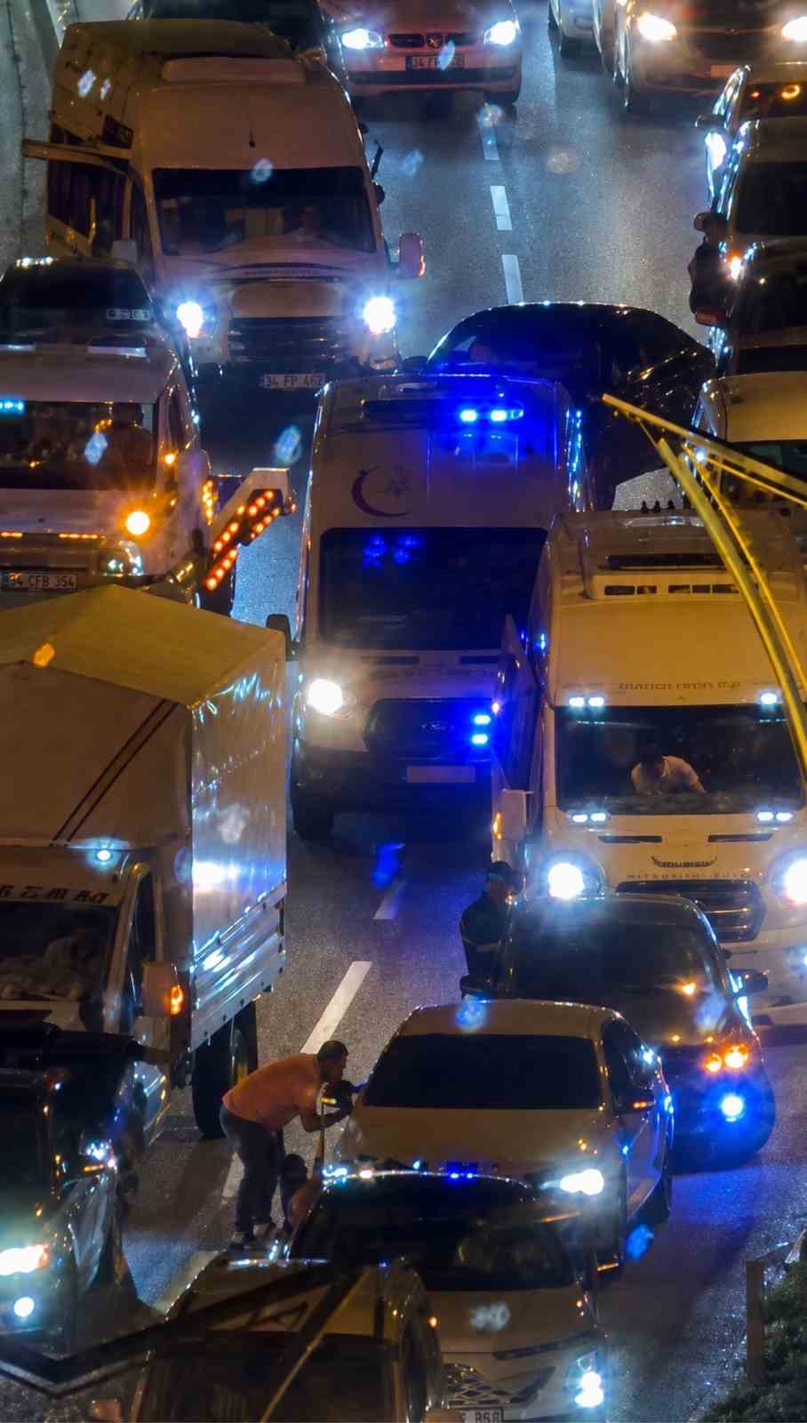 bitlis-spor-kutlamalarinda-ambulansa-yol-acan-vatandas-takdir-topladi