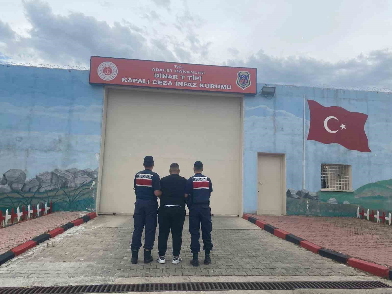 jandarma-cesitli-suclardan-aranan-48-kisiyi-yakaladi