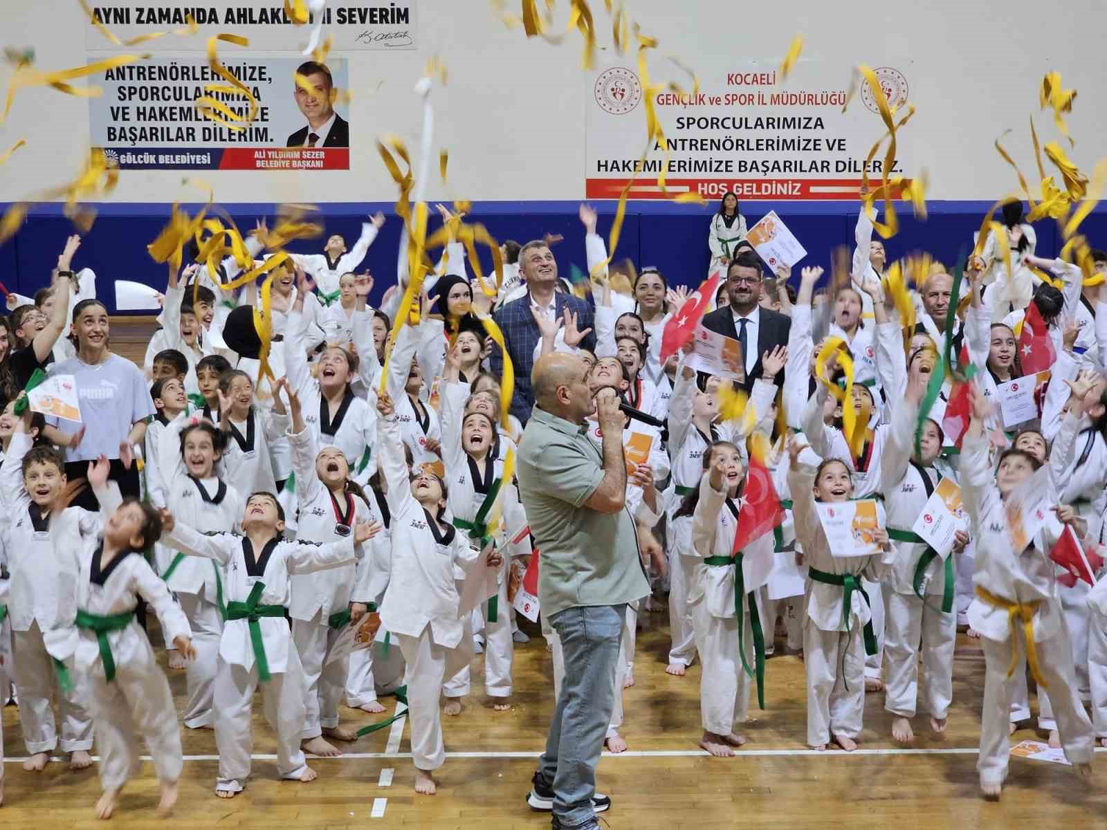 golcuk-te-305-tekvando-sporcusu-kusak-atlama-heyecani-yasadi