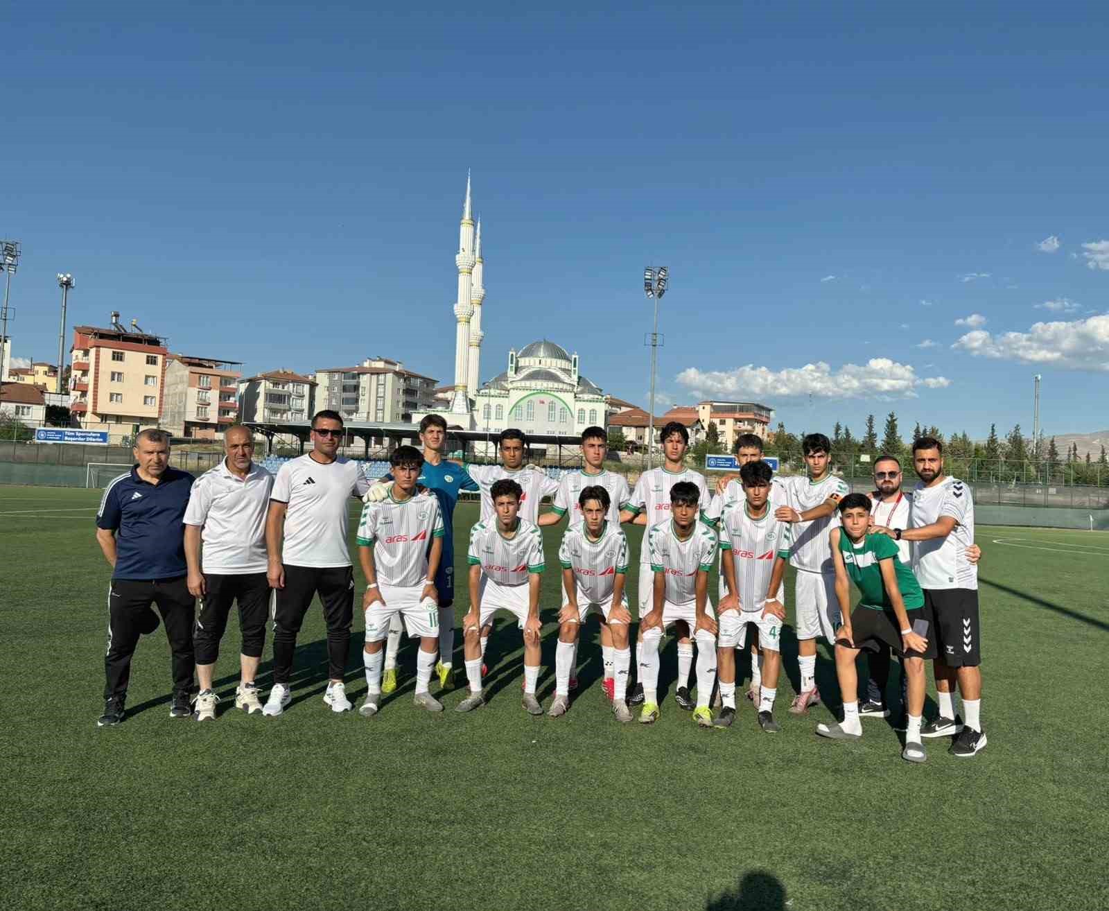 diyarbakir-dsi-spor-u15-takimi-turkiye-nin-en-iyi-4-takimi-arasinda