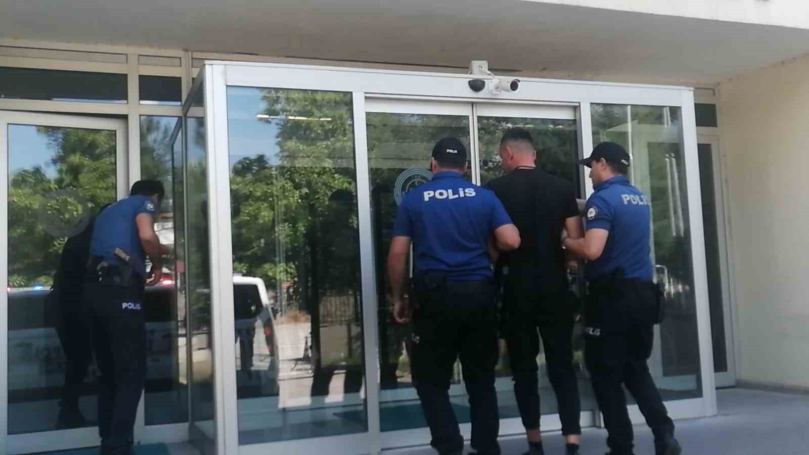 trafik-denetiminde-14-yil-49-ay-hapis-cezasiyla-aranan-hukumlu-yakalandi