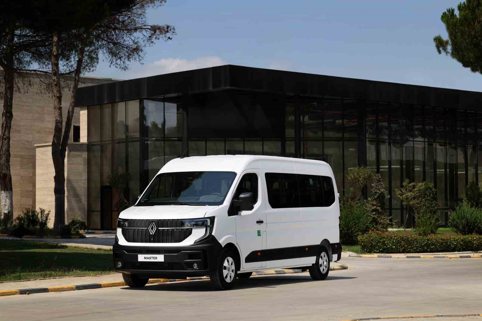 renault-master-yenilenen-minibus-ve-acik-kasa-kamyonet-modellerini-kullanicilara-sundu