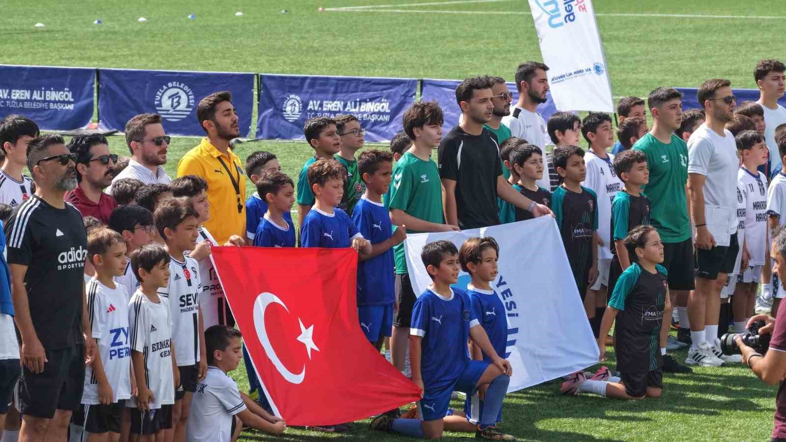 tuzla-da-30-agustos-zafer-kupasi-sahiplerini-buldu