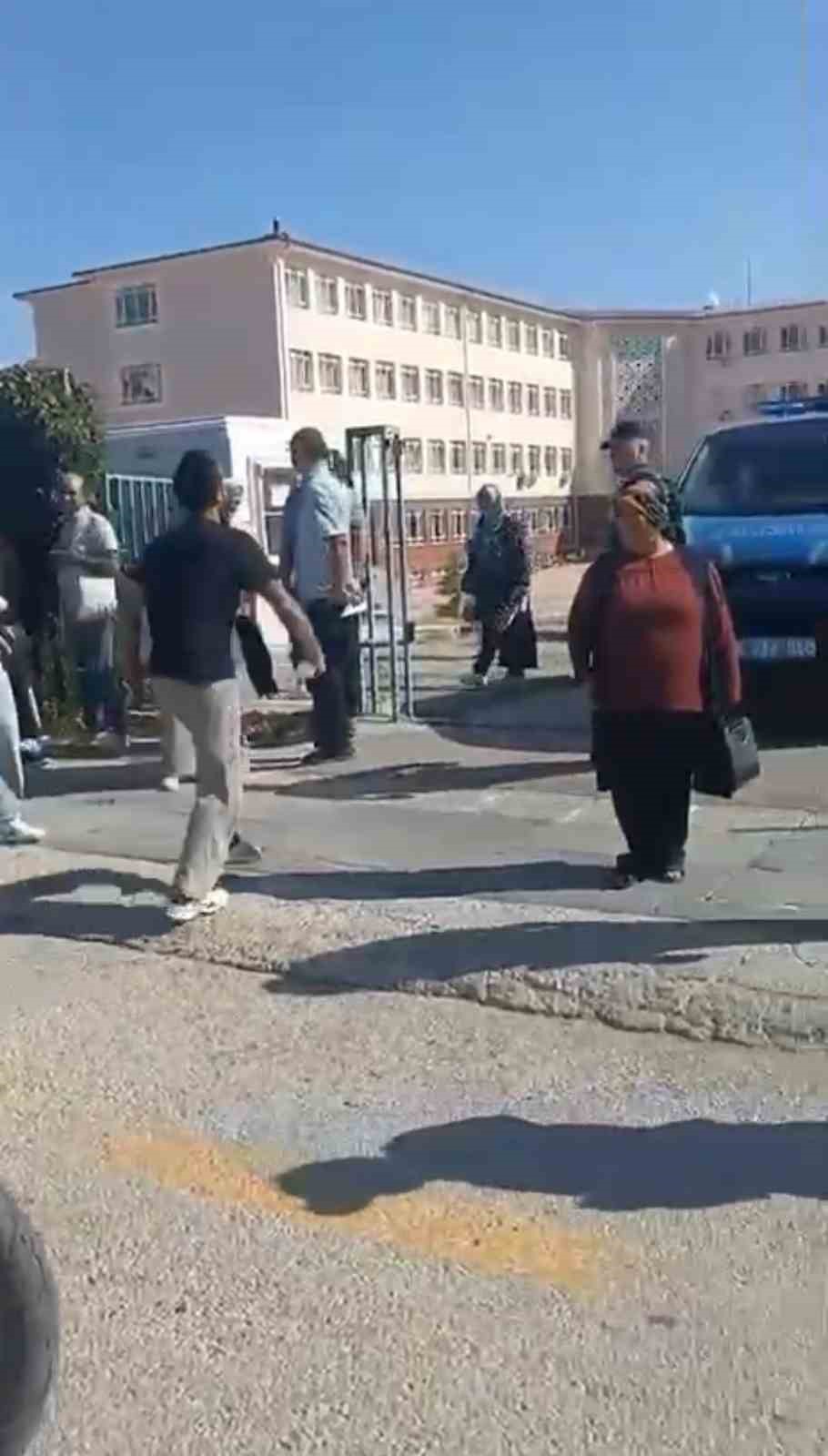ankara-da-kpss-ye-gec-kalan-adayi-jandarma-sinava-yetistirdi