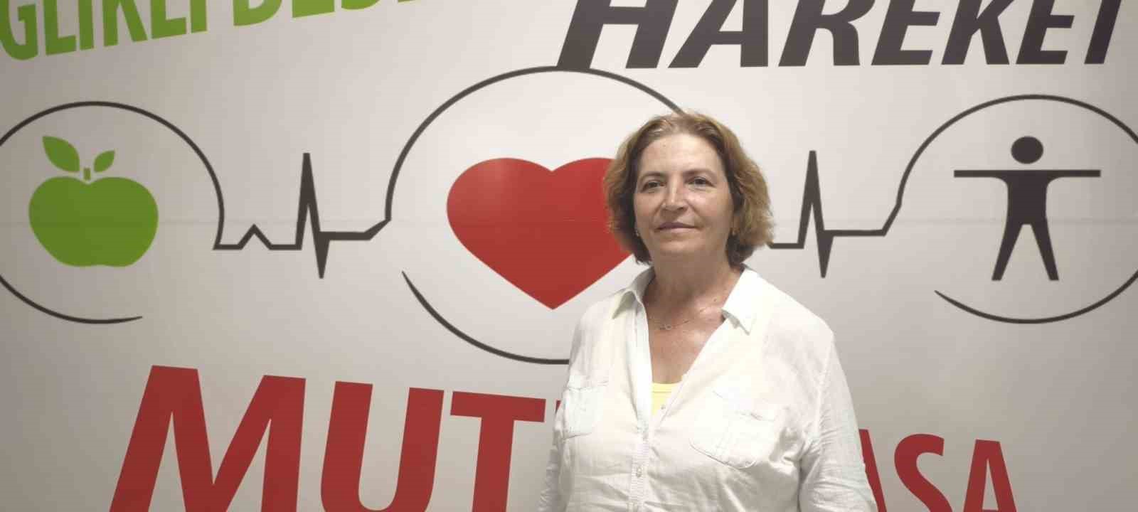 kirmizi-etek-sevdasi-61-yasinda-25-kilo-verdirdi