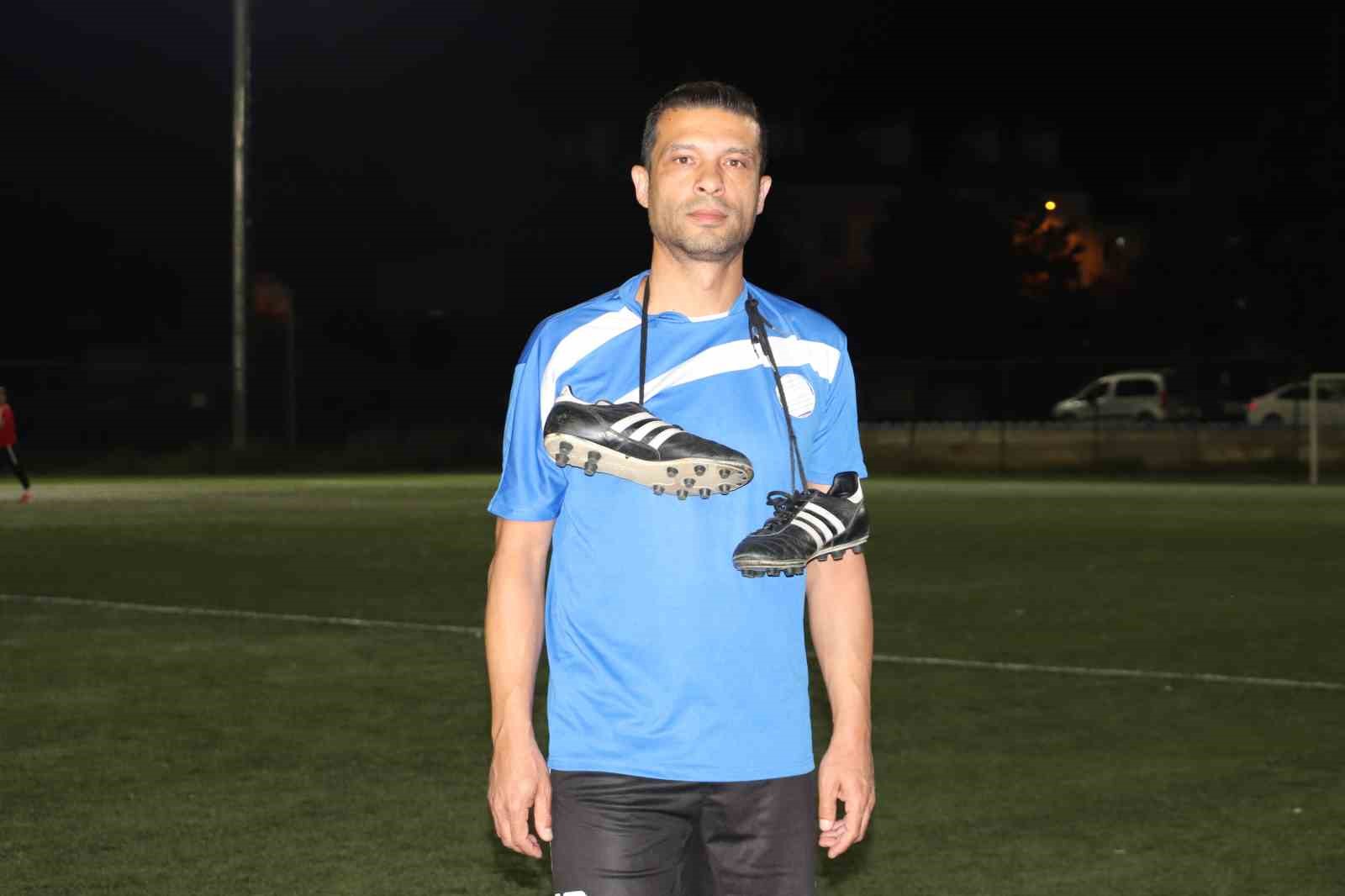 eskisehir-in-en-yasli-amator-futbolcusu-39-yillik-kariyerine-veda-etti
