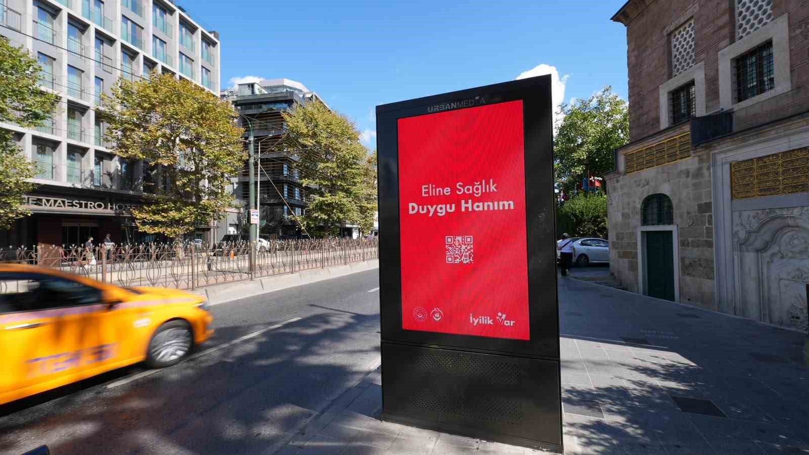 81-ildeki-billboardlarda-yer-alan-qr-kodlu-mesajlar-merak-uyandirdi