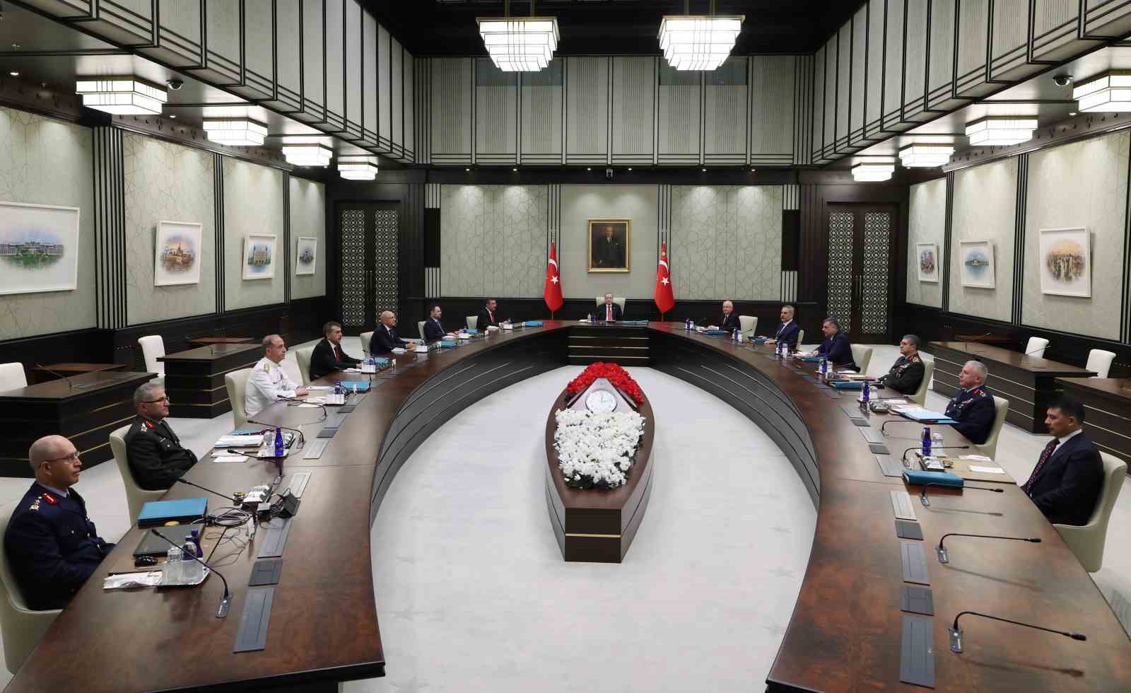 cumhurbaskani-erdogan-baskanliginda-gerceklestirilen-yuksek-askeri-sura-toplantisi-sona-erdi