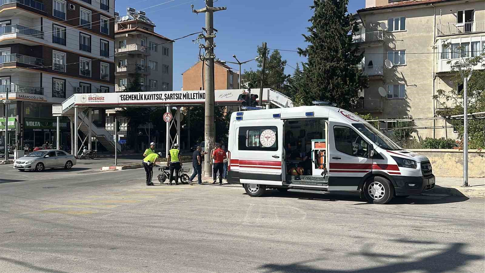 elektrikli-bisiklet-motosikletle-carpisti-2-yarali