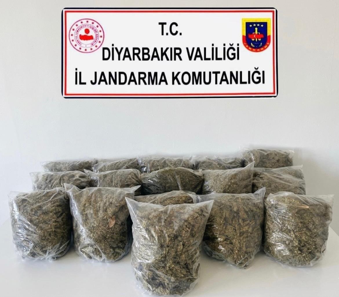 diyarbakir-da-38-bucuk-kilo-esrar-ele-gecirildi