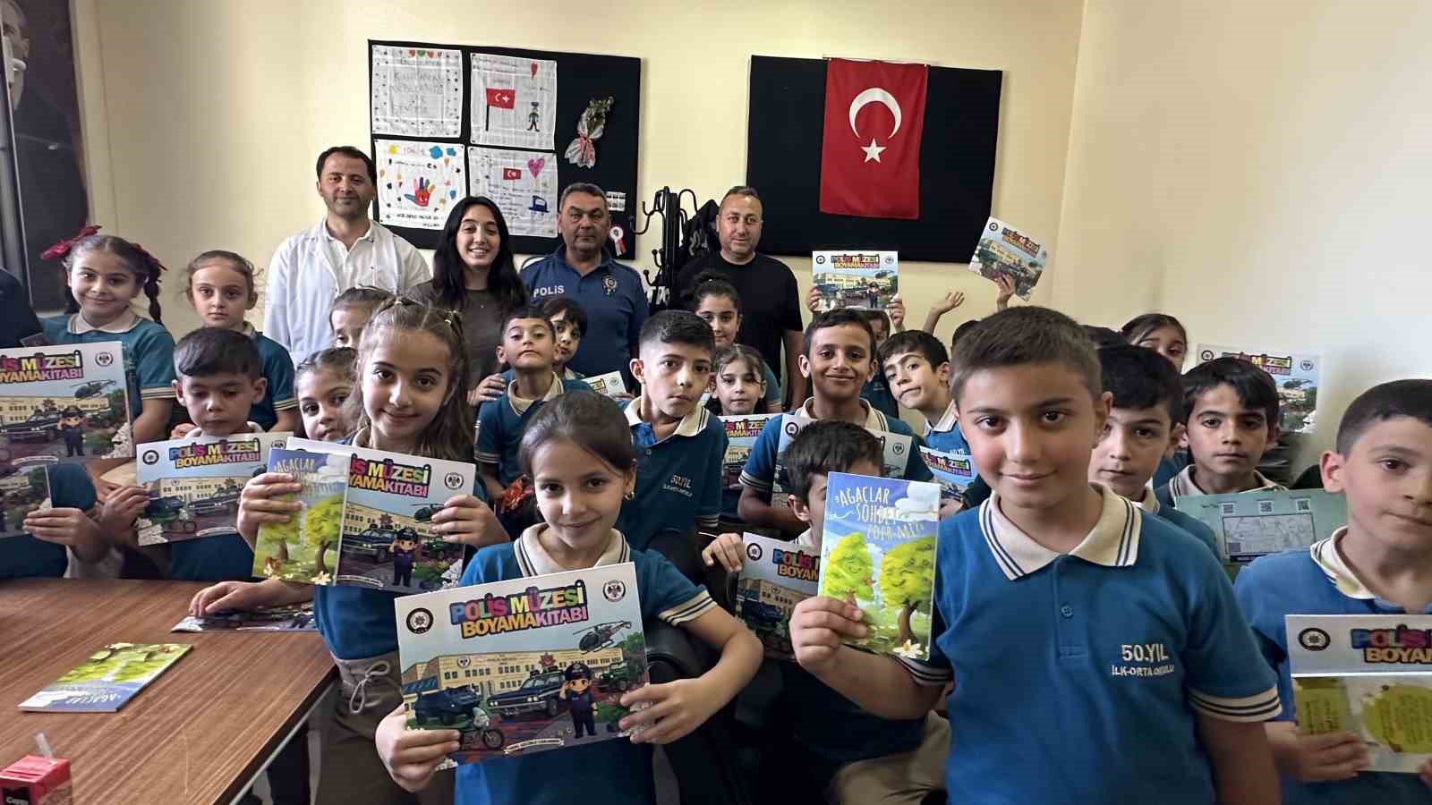 minik-ogrenciler-toplum-destekli-polislik-buro-amirligini-gezdi