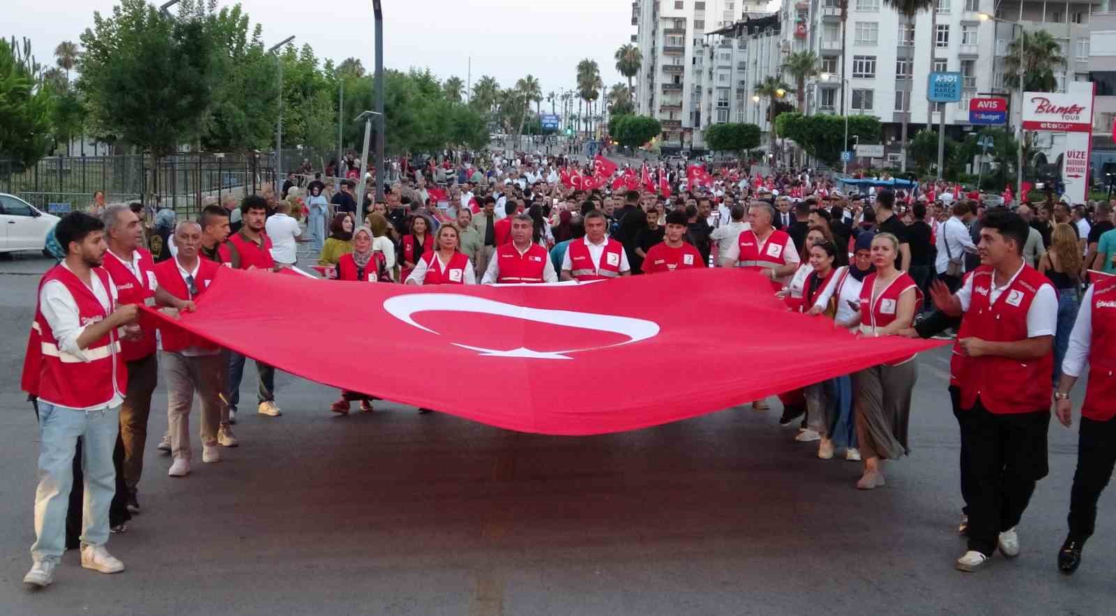 mersin-de-15-temmuz-yuruyusu-duzenlendi-demokrasi-nobeti-tutuldu
