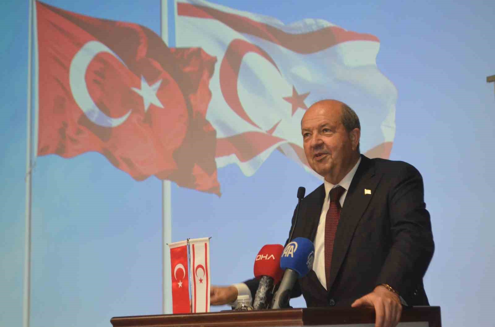 eski-kktc-cumhurbaskani-tatar-ana-vatan-yavru-vatan-mavi-vatan-ve-gok-vatan-anlayisiyla-gelecege-guclu-adimlarla-yuruyoruz