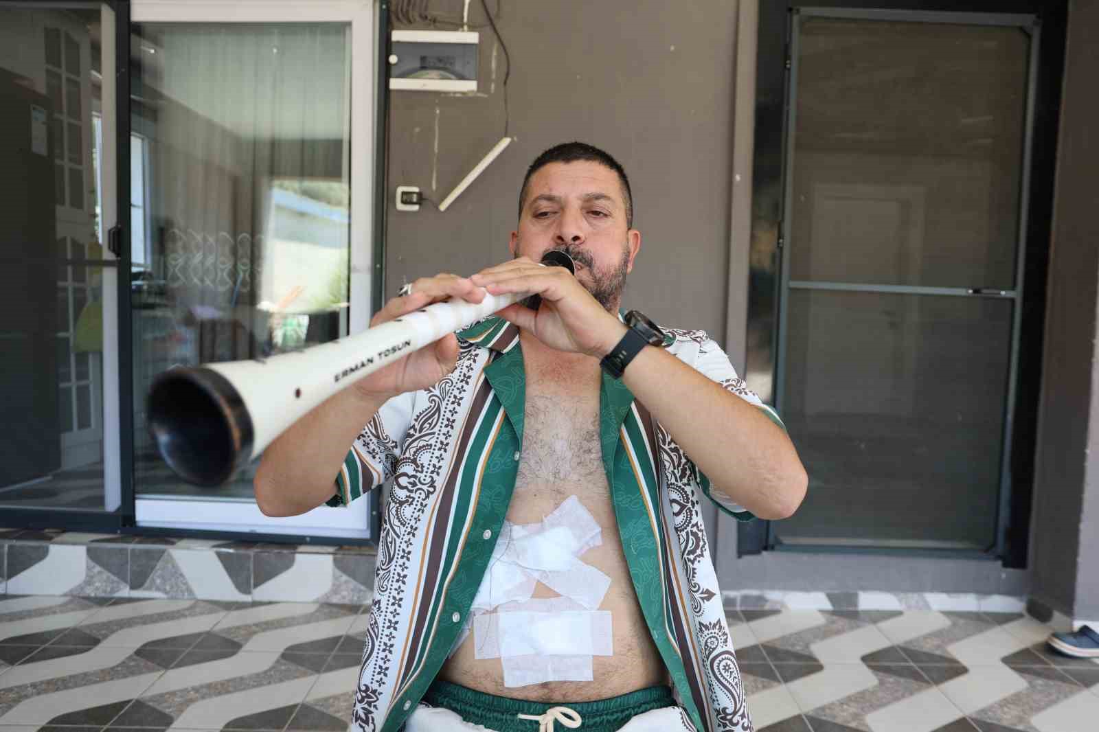 ameliyattan-cikan-hasta-solunum-egzersizini-zurnasi-ile-yapti