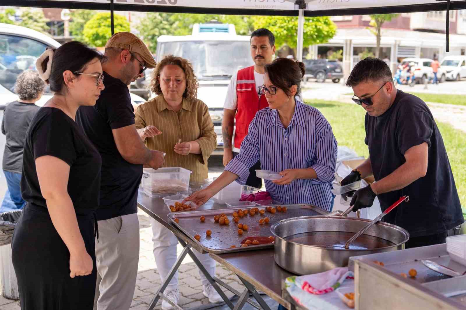 mentese-belediyesi-sehit-polis-memuru-icin-lokma-hayri-yapti