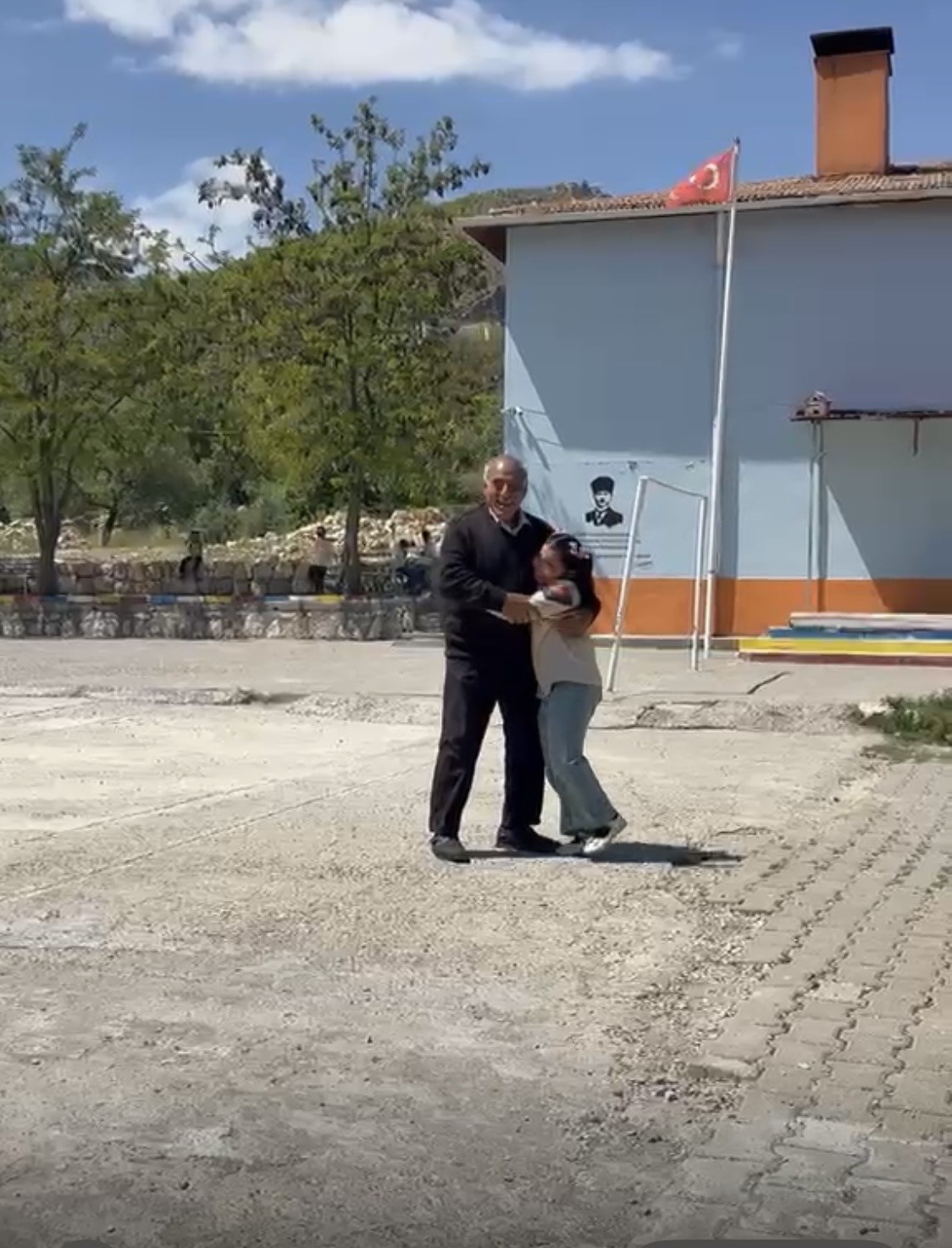 diyarbakir-da-dede-ile-torunun-gulumseten-sevgisi