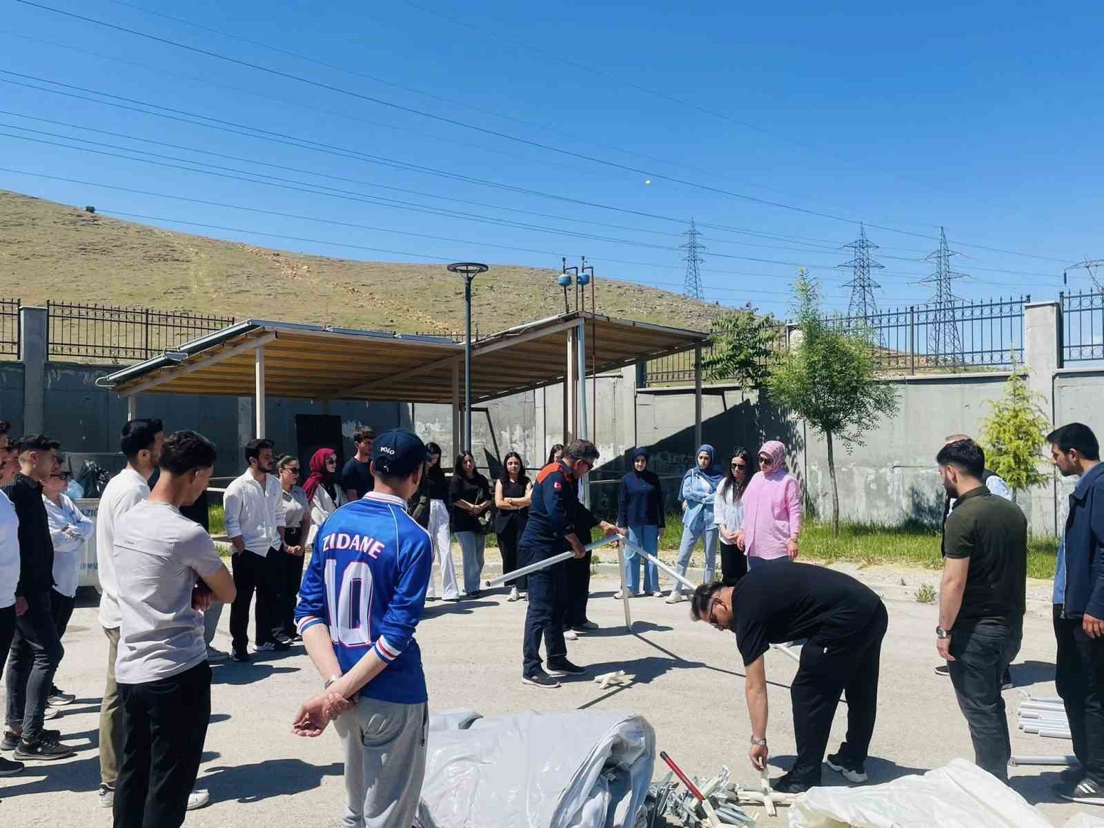 elazig-da-ogrencilere-cadir-kurma-ve-yangin-egitimi