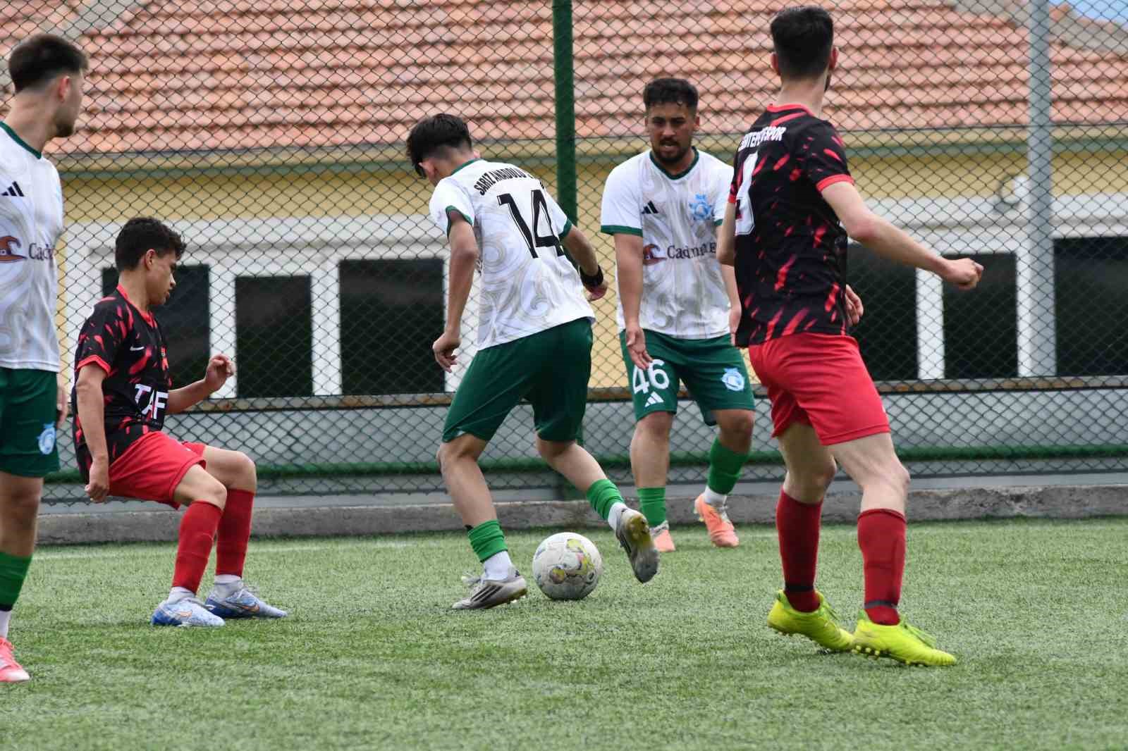 kayseri-de-amator-futbola-bayram-izni