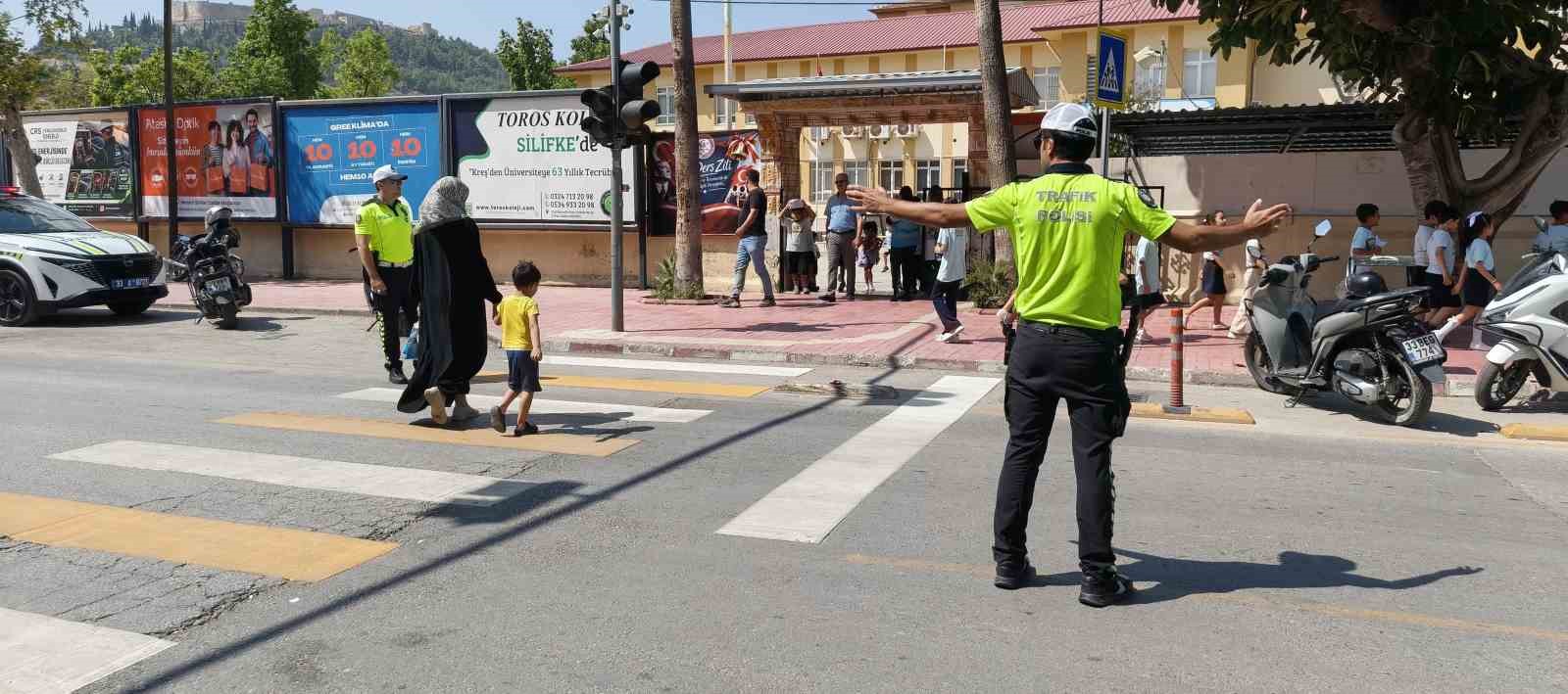okul-onlerinde-trafik-guvenligi-denetimleri-basladi