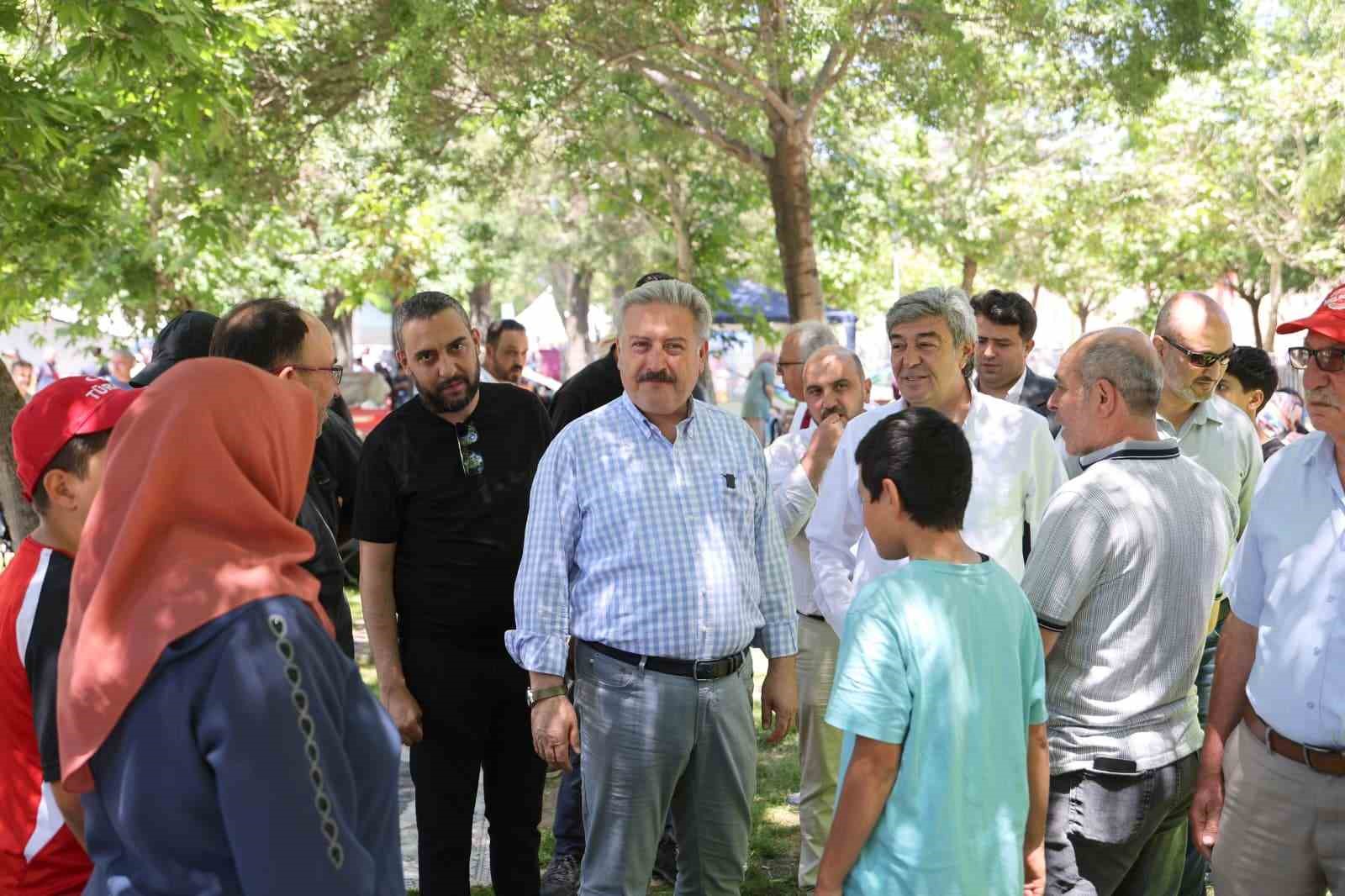 648-mimar-sinan-i-anma-ve-evliyalar-gunu-pilav-etkinligi-gonulleri-bir-araya-getirdi