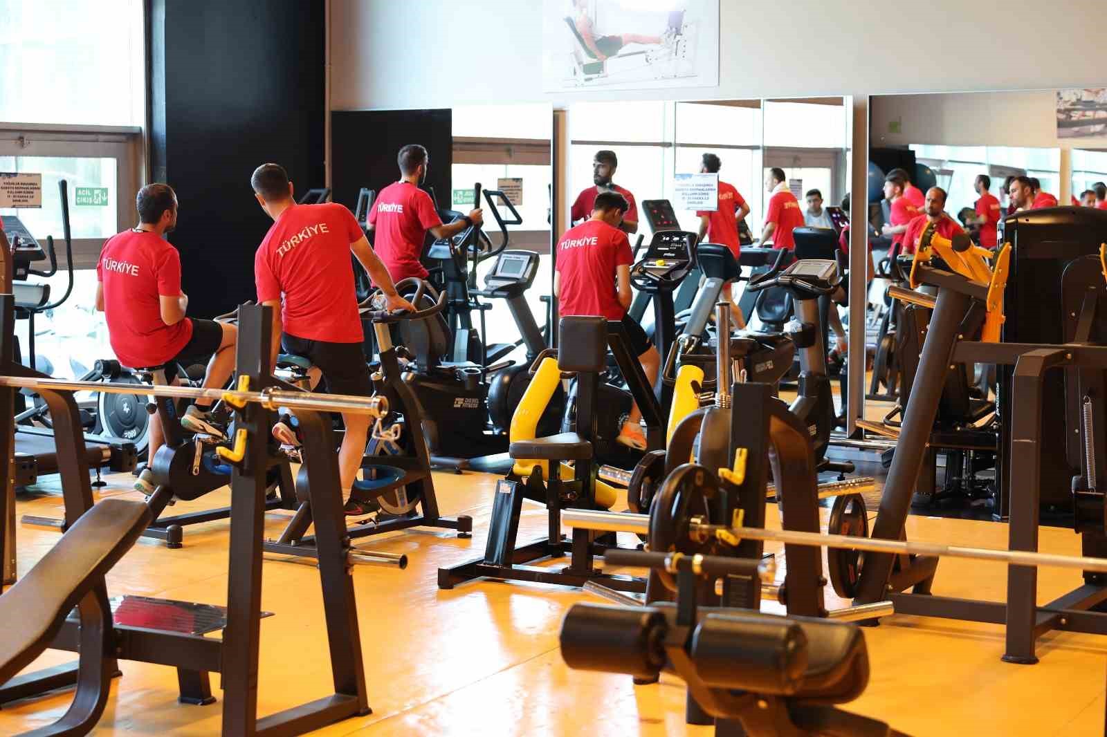 turkiye-nin-engelleri-asan-milli-gururu-spor-a-s-tesisleri-nde-kamp-yapti
