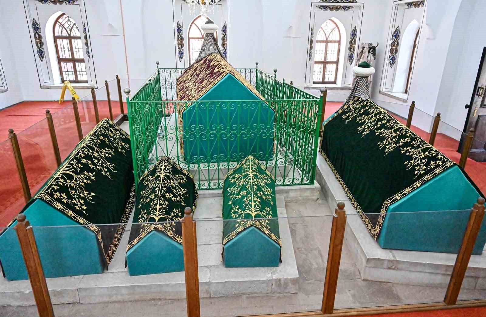 bursa-da-hanedan-turbelerindeki-pusideler-yenileniyor