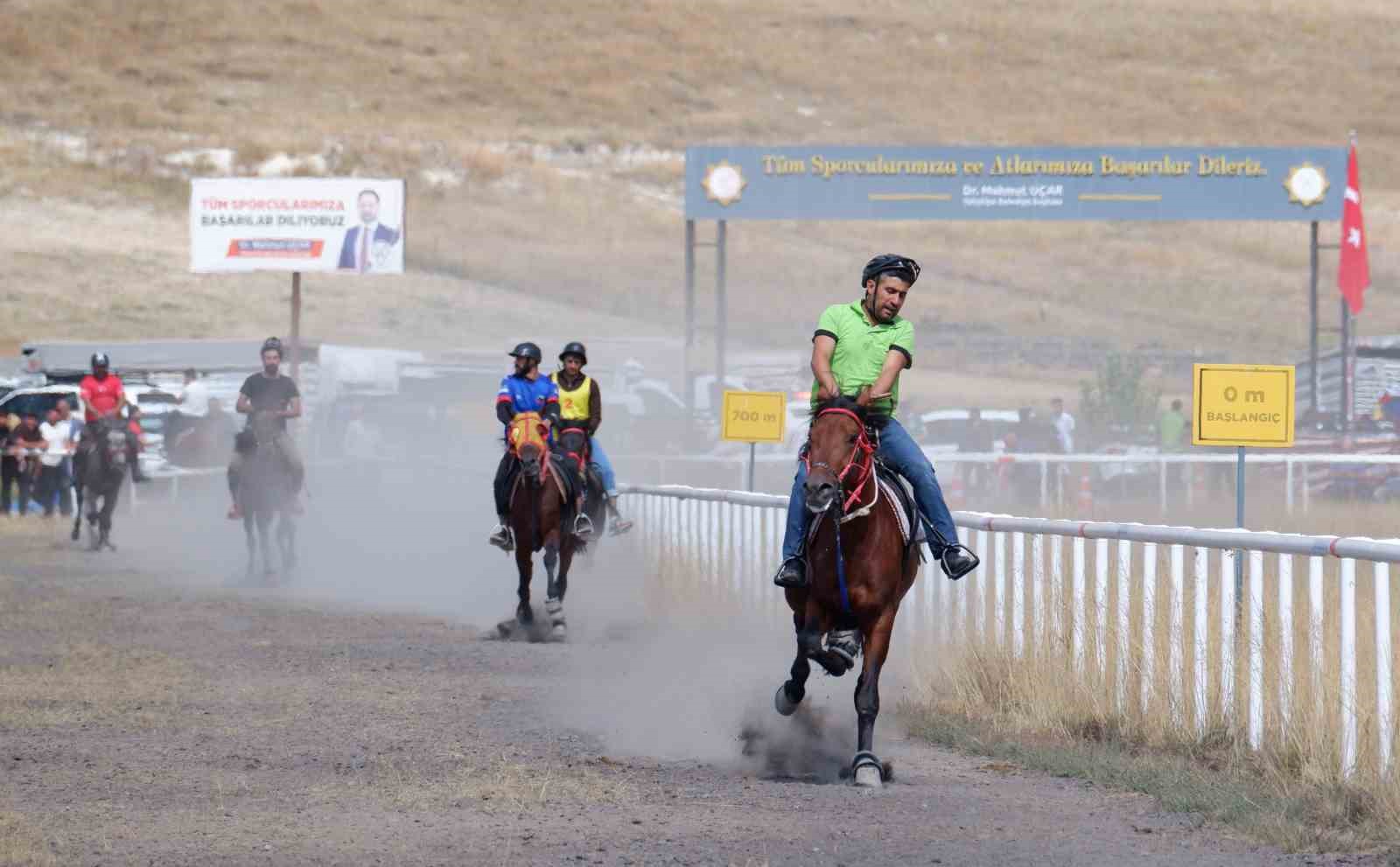 erzurum-da-rahvan-ruzgari-esti