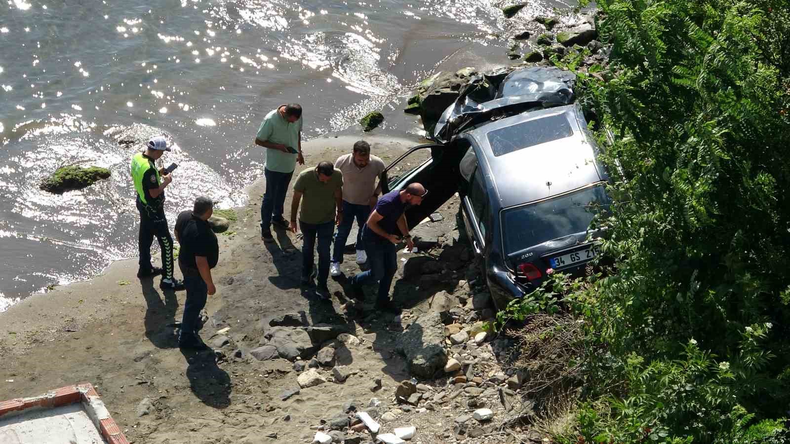 ordu-da-otomobil-30-metreden-deniz-kiyisina-uctu-ucak-dusuyor-zannettim