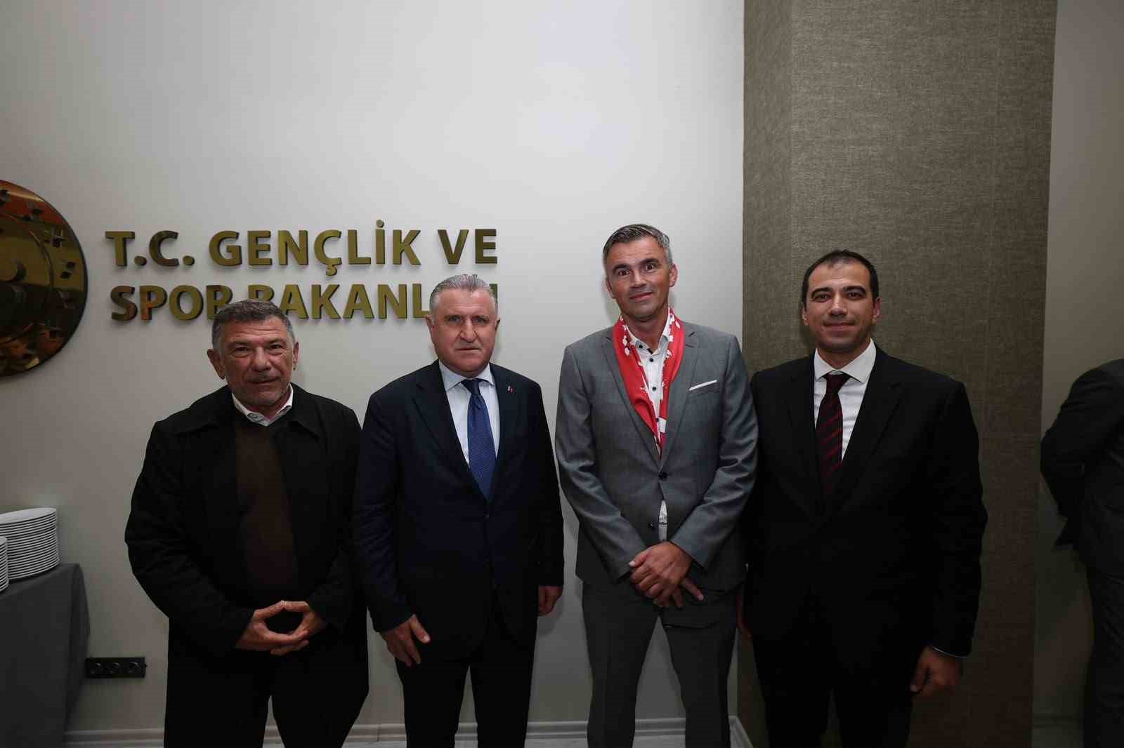 bakan-bak-avrupa-okul-sporlari-federasyonu-heyetini-kabul-etti
