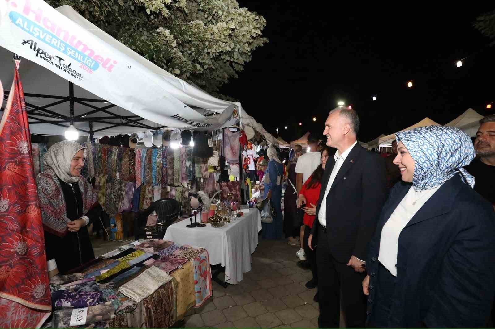 hanimeli-alisveris-senligi-tum-coskusuyla-devam-ediyor