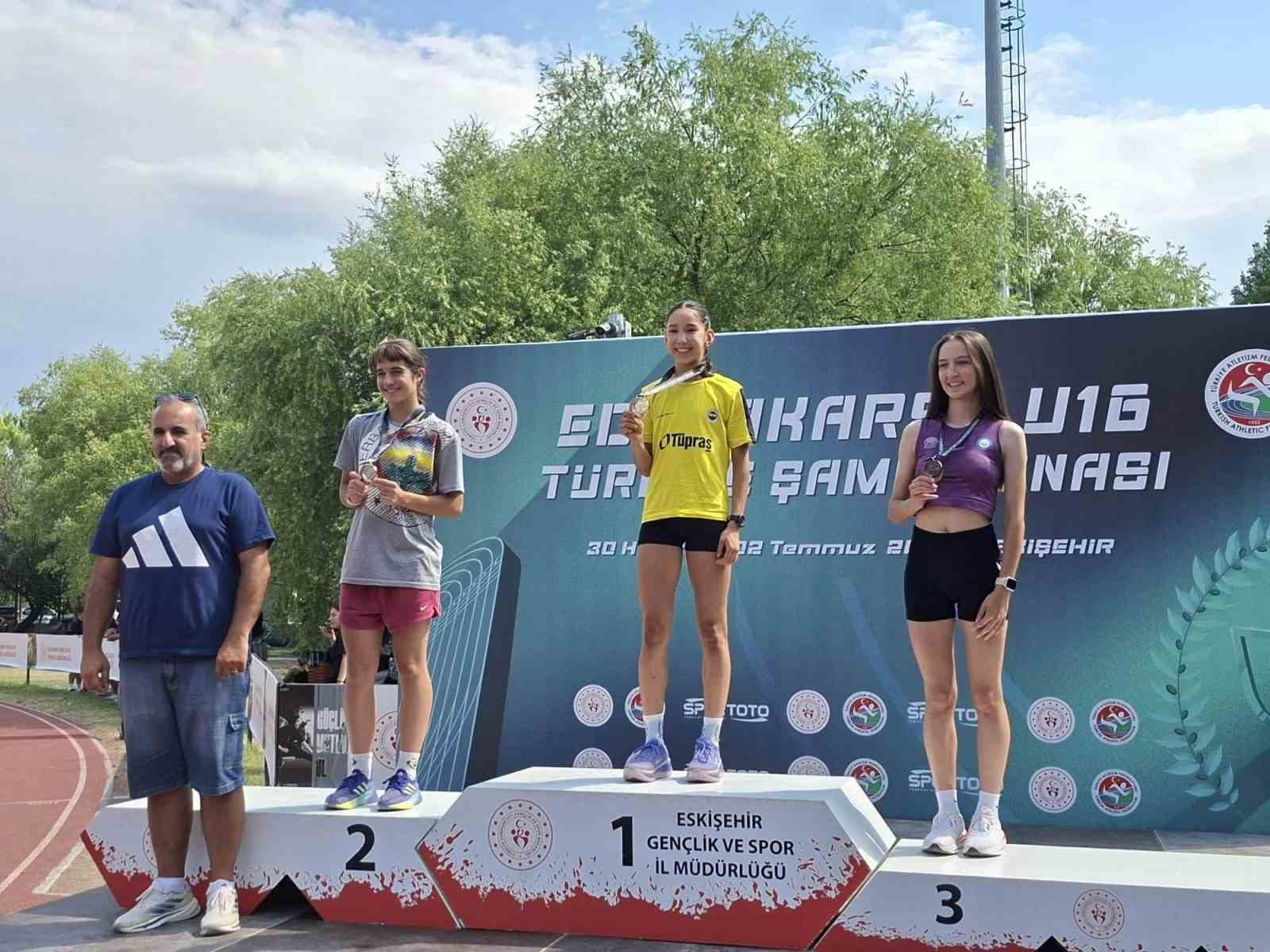 bilecikli-sporcudan-bronz-madalya