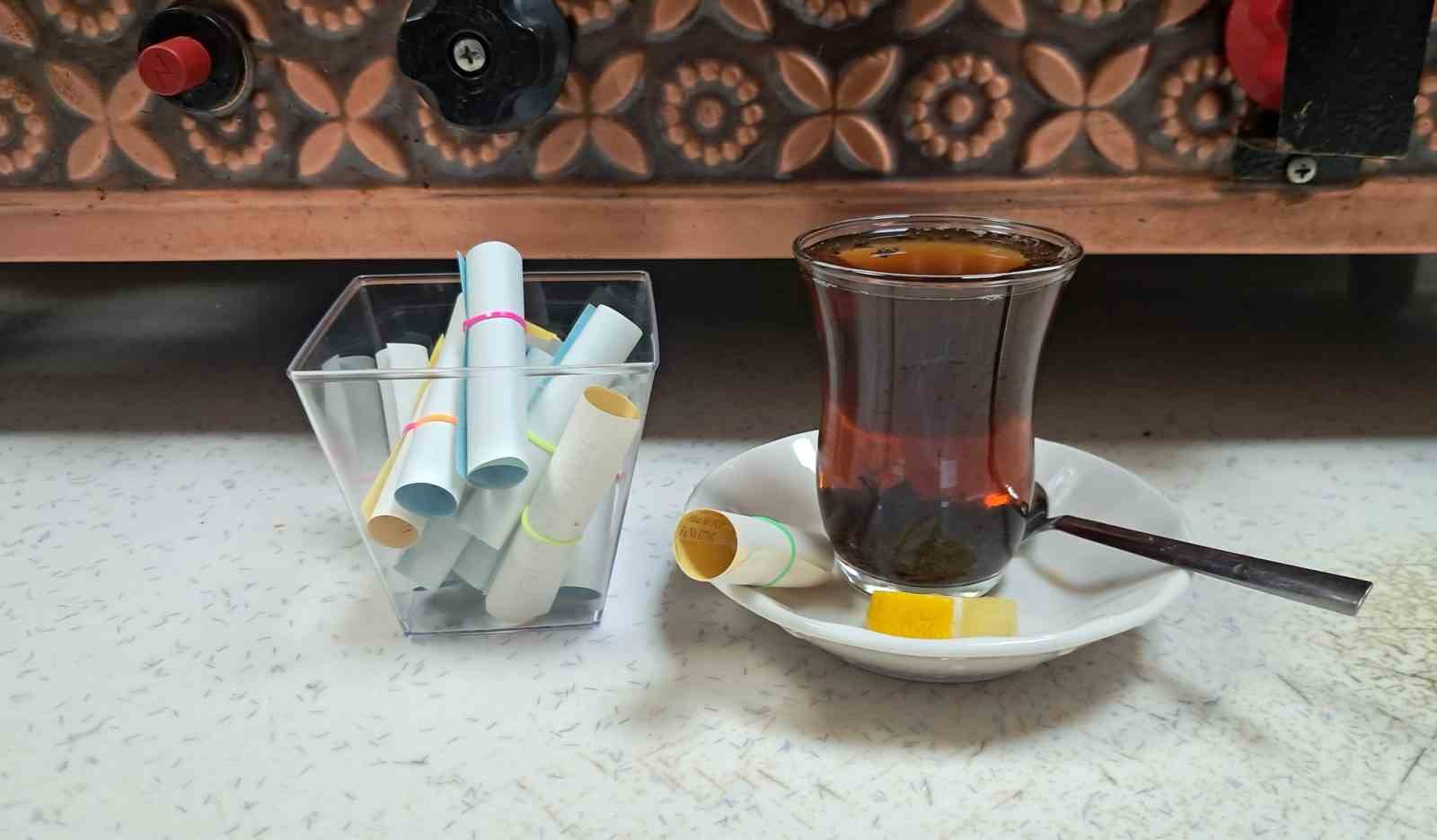 siradan-adisyonlari-boyle-degistirdi-her-fiste-farkli-mesaj