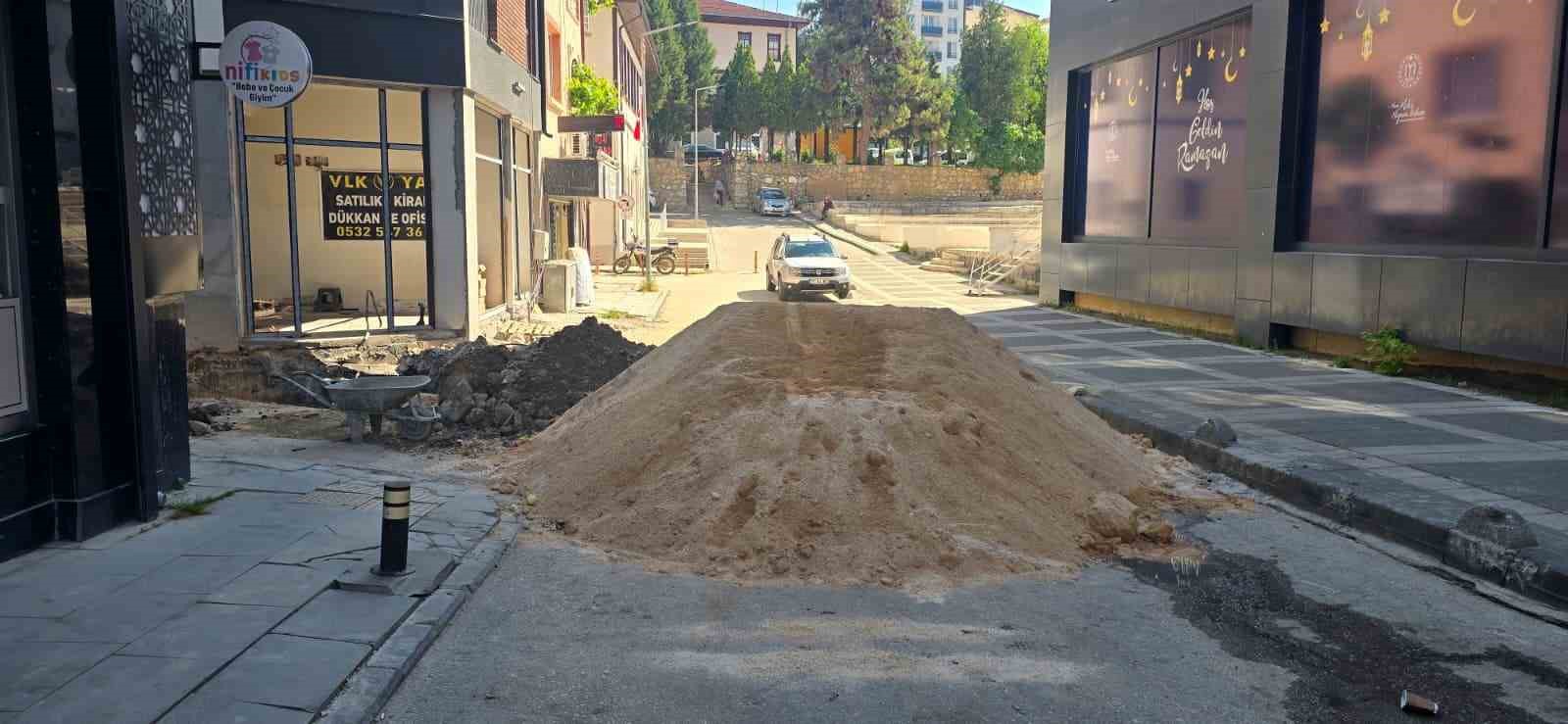 insaat-calismasinda-2-sokak-kapaninca-esnaf-cileden-cikti