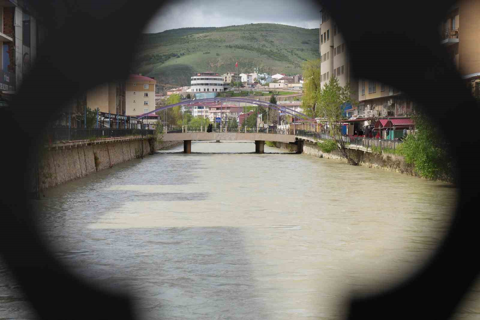 bahar-yagislari-coruh-nehri-nin-su-seviyesini-yukseltti