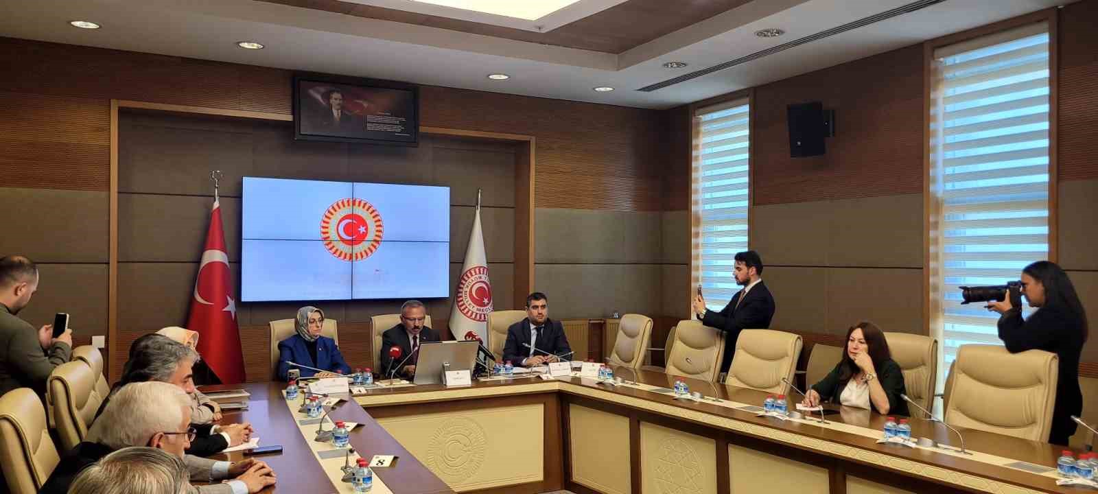 ogrencilerden-okullarda-akilli-telefon-yasaklasin-talebi