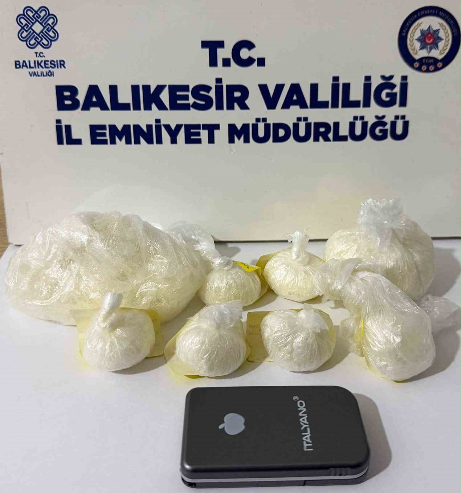 bandirma-da-kacmaya-calisan-supheliden-153-gram-metamfetamin-cikti