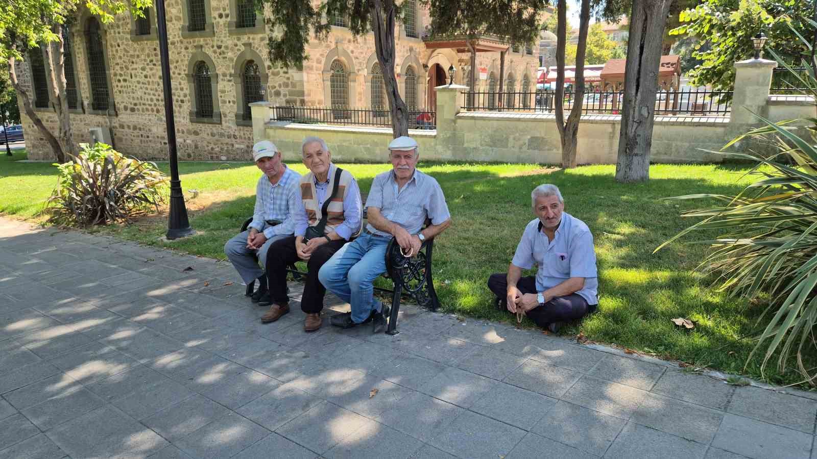 tekirdag-da-sicak-hava-bunaltiyor-vatandaslar-golgelik-alanlara-akin-etti