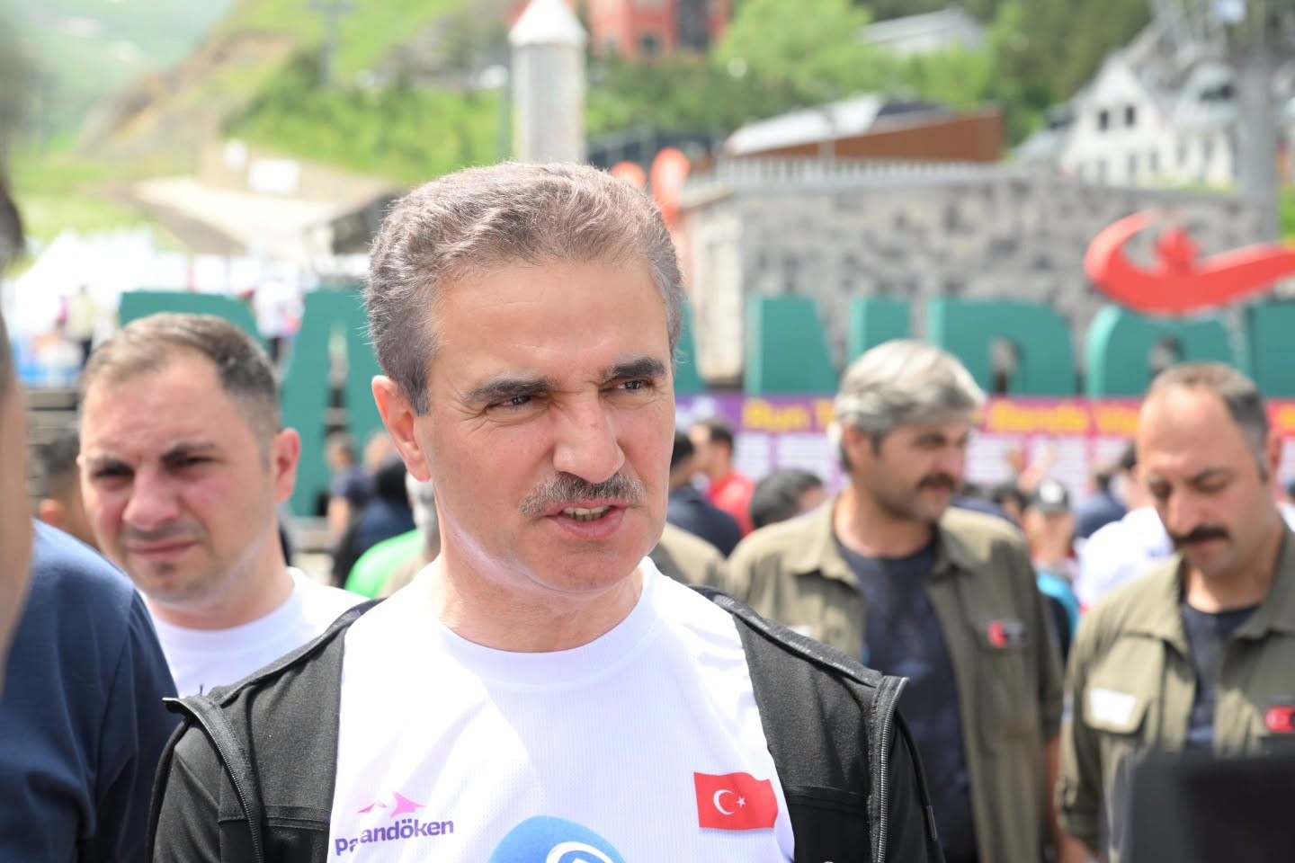 vali-barus-palandoken-de-run-to-stars-yuruyusune-katildi