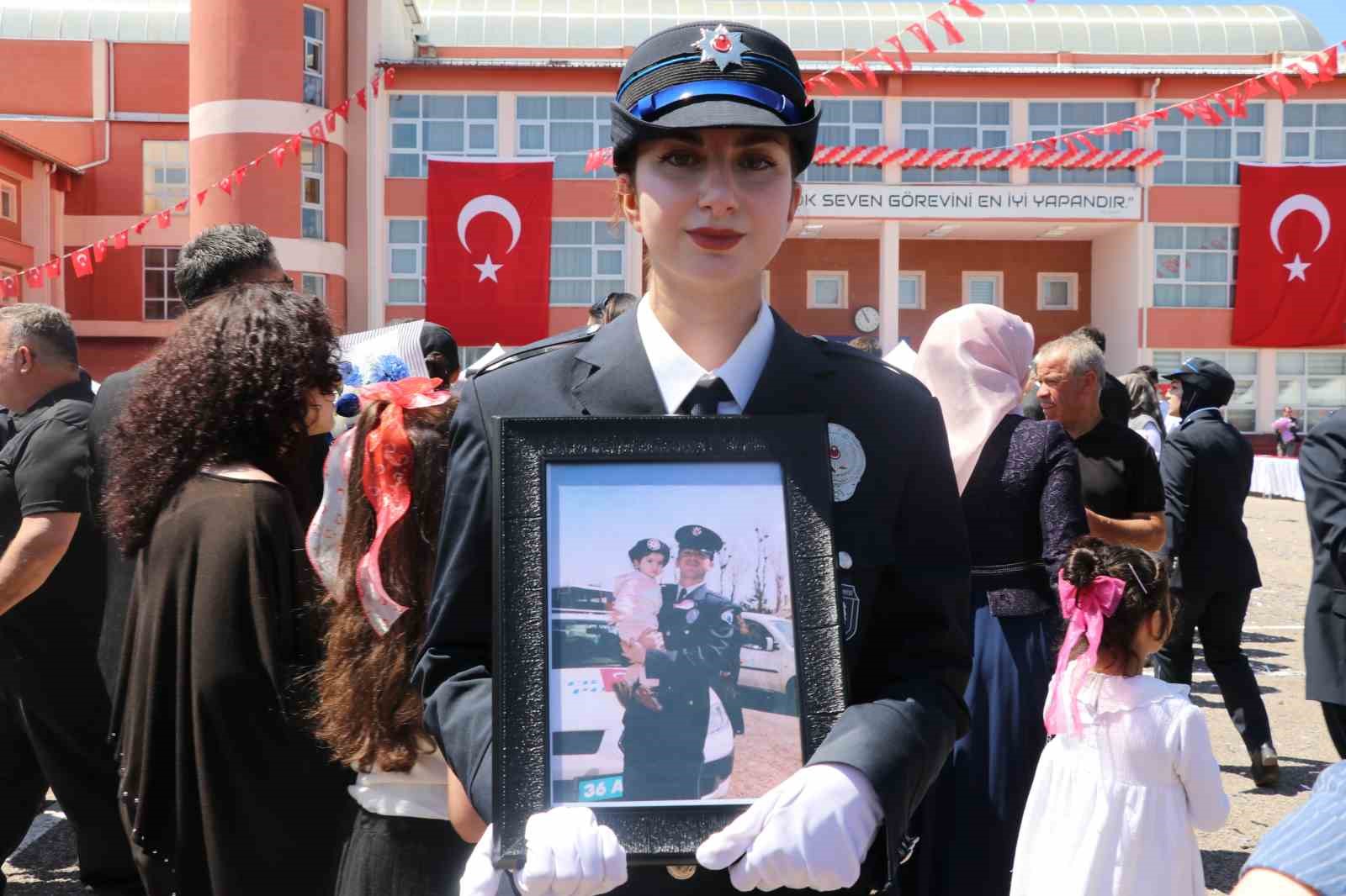 sehit-babasinin-izinden-giderek-polis-oldu