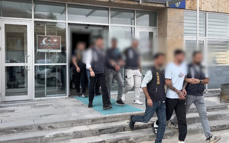 kirsehir-merkezli-7-ilde-sahte-arac-kiralama-sitesi-operasyonu-5-gozalti