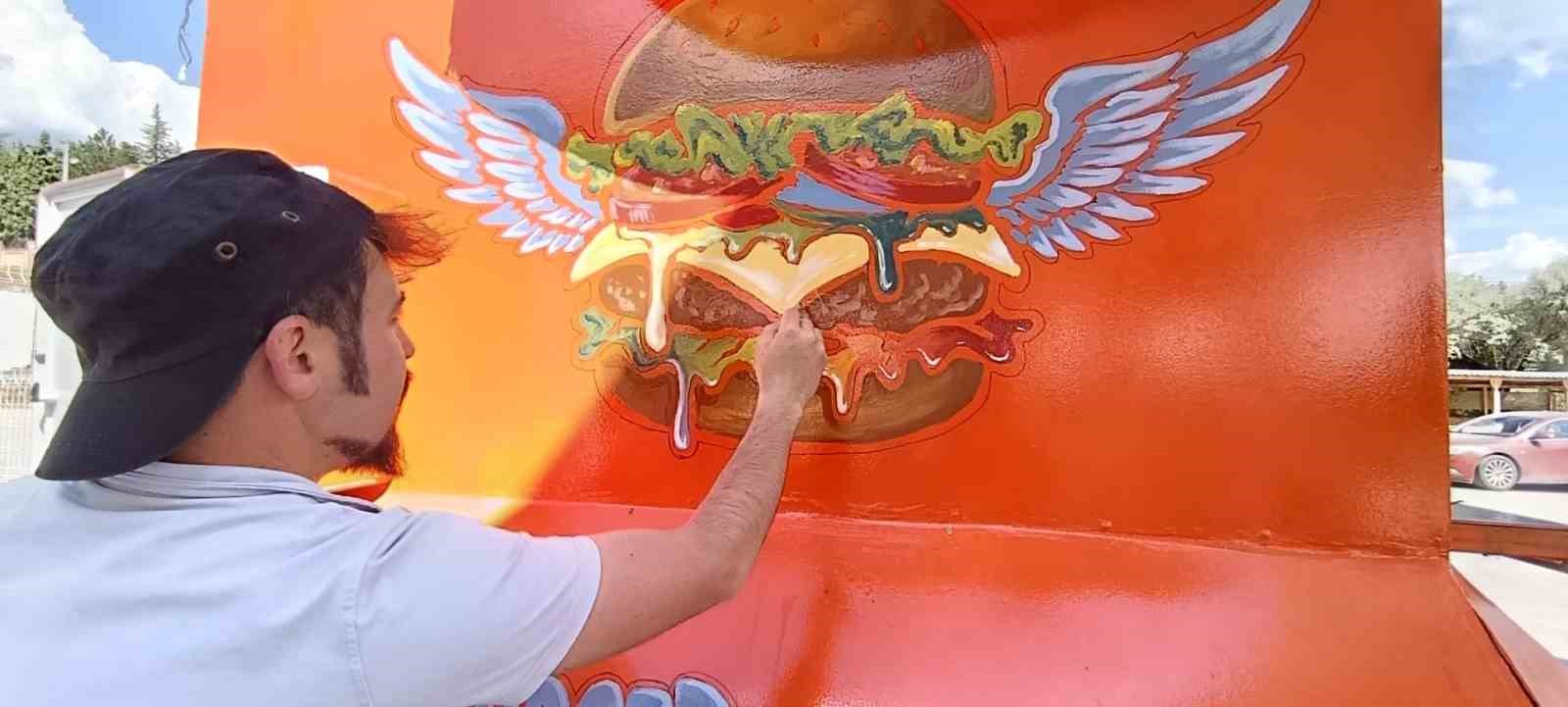 tavsanli-da-yasayan-ressam-karavani-sanat-eserine-donusturdu