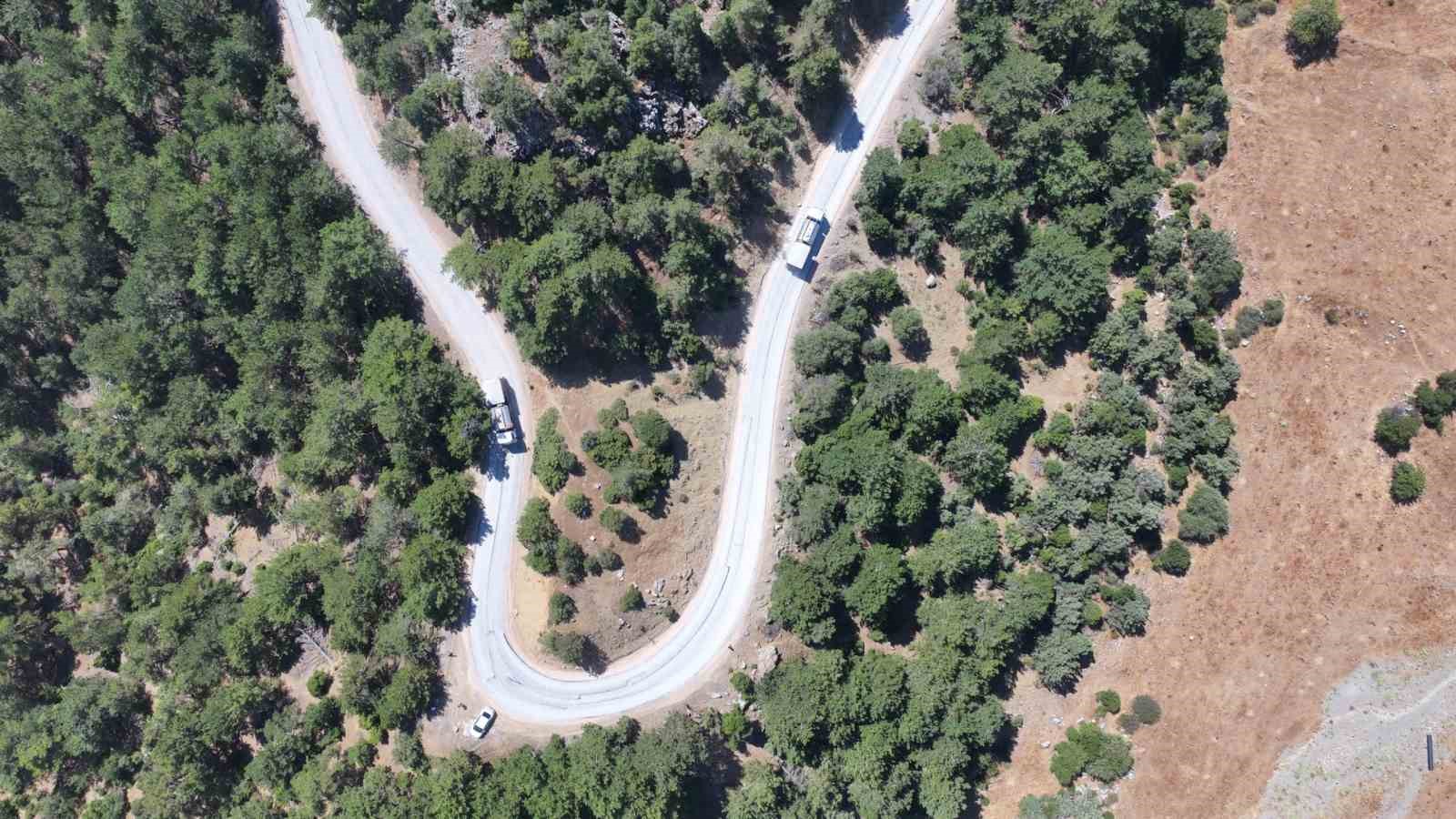 ayvacik-mahallesi-yolunda-6-kilometrelik-asfalt-calismasi