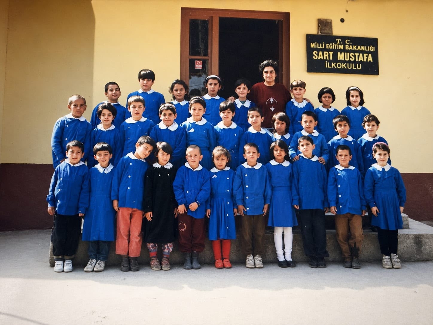 salihli-de-ilkokul-arkadaslari-28-yil-sonra-bulustu