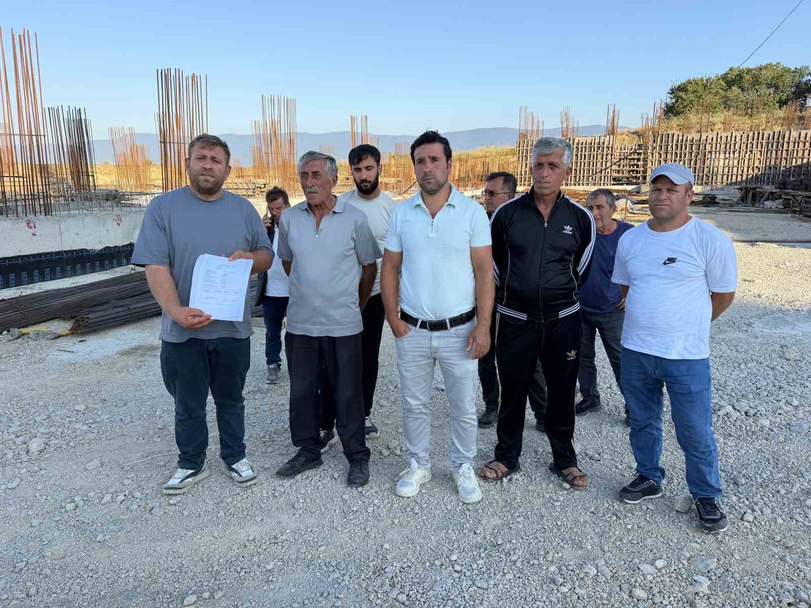 bolu-da-universite-insaatinda-maaslarini-alamayan-isciler-2-haftada-4-kez-vince-cikti-20-gundur-yemek-ve-su-yok