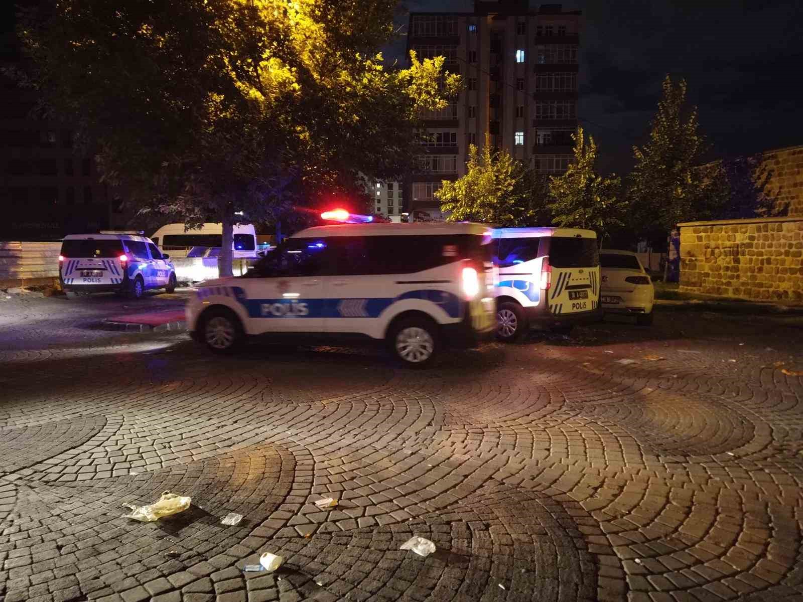 kayseri-de-bicakli-kavga-1-yarali