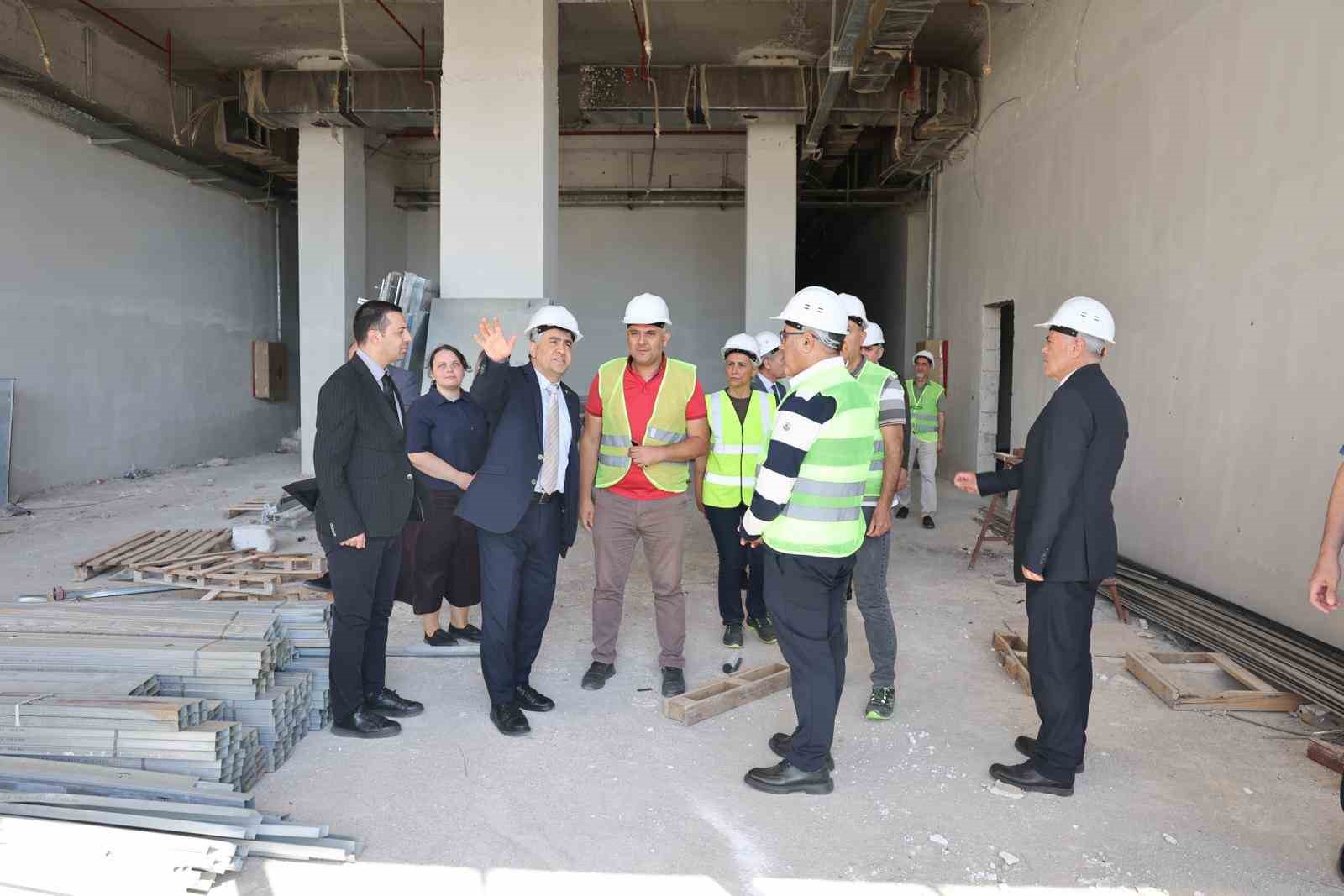 rektor-kent-dis-hekimligi-fakultesi-hastahane-binasi-insaatinda-incelemelerde-bulundu