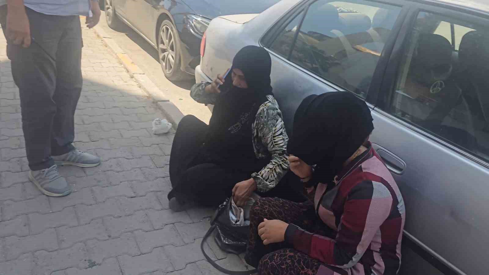elazig-da-dilencilere-zabita-operasyonu-aracin-arkasina-saklanip-telefonla-konusuyor-gibi-yaptilar