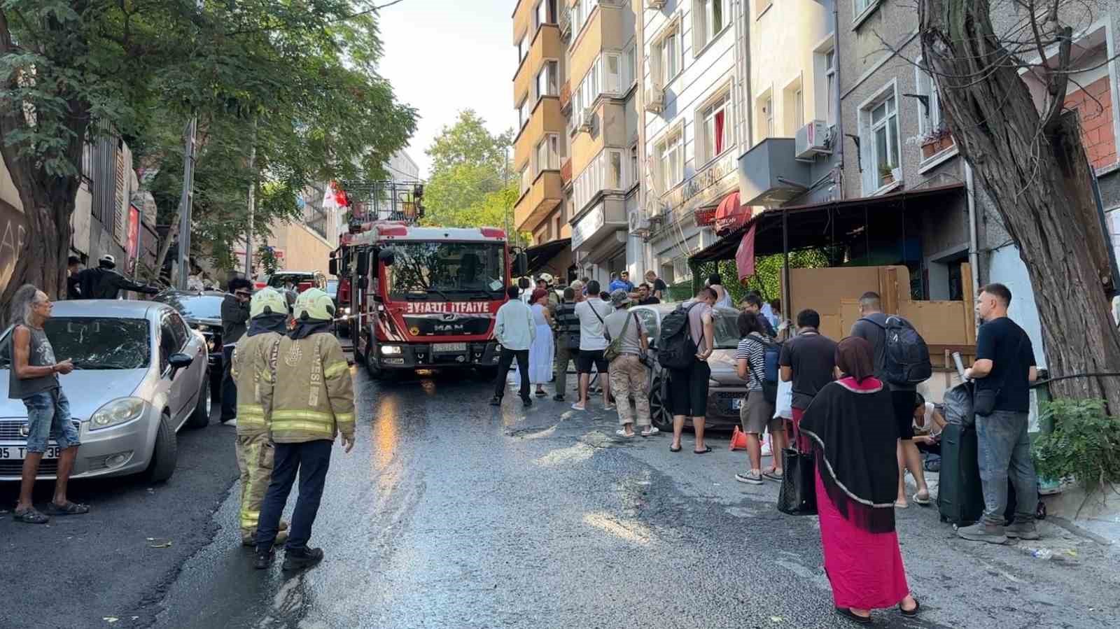 beyoglu-nda-otel-yangini-17-kisi-tahliye-edildi